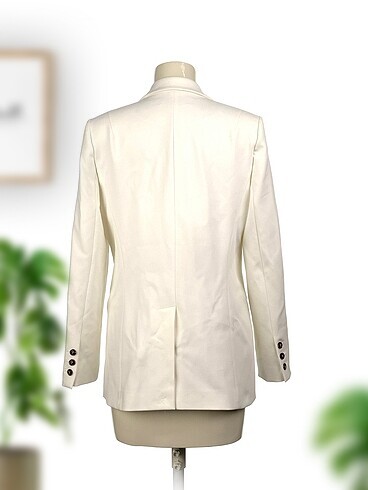 40 Beden ipekyol Blazer %70 İndirimli.