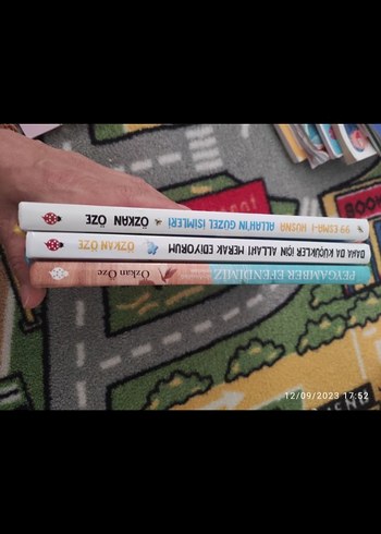 Özkan Öze'den Üç kitap