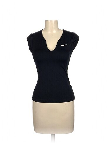 Nike T-shirt %70 İndirimli.