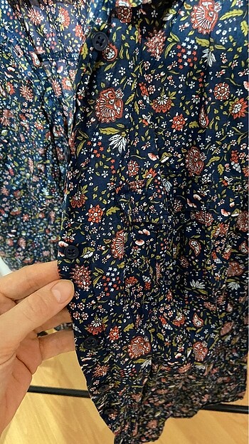 38 Beden lacivert Renk Çiçek desenli gömlek