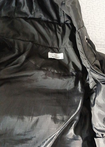 Siyah Kapüşonlu Fermuarlı Kısa Mont - Görsel 4