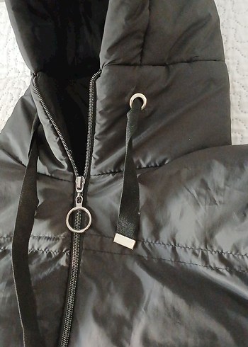 Siyah Kapüşonlu Fermuarlı Kısa Mont - Görsel 2