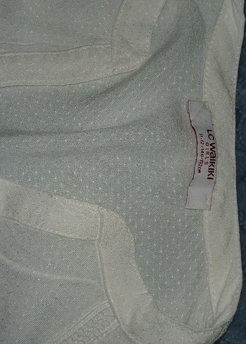 Düğmeli Beyaz V Yaka Kadın Bluz - Görsel 2