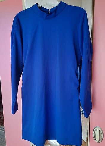 Saks mavi, bele oturan tunik.