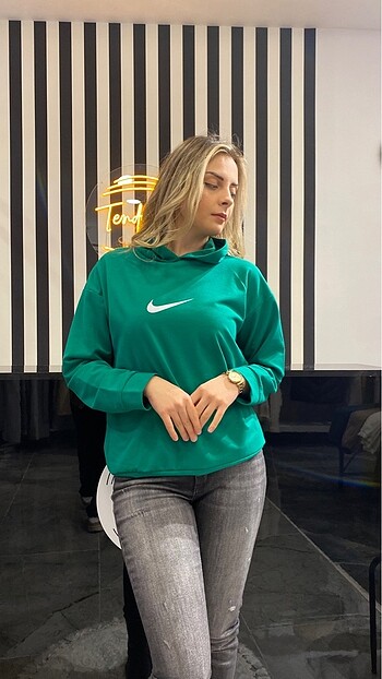 Diğer Nike kapüşonlu sweat