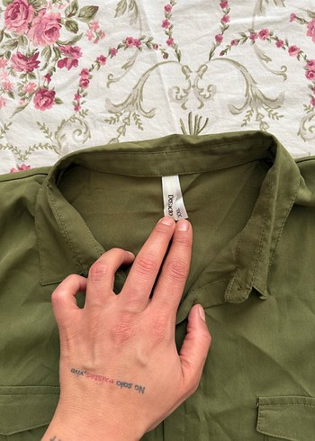 Haki Renk Düğmeli Kolsuz Gömlek - Görsel 2