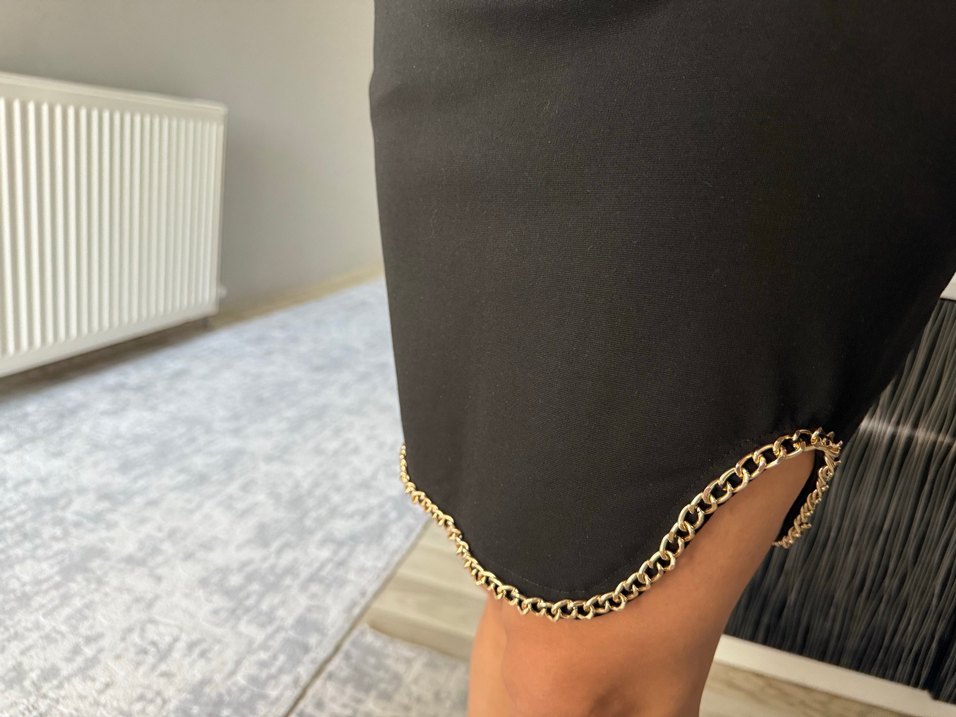 Siyah Diz Üstü Yırtmaçlı Mini Etek - Görsel 3