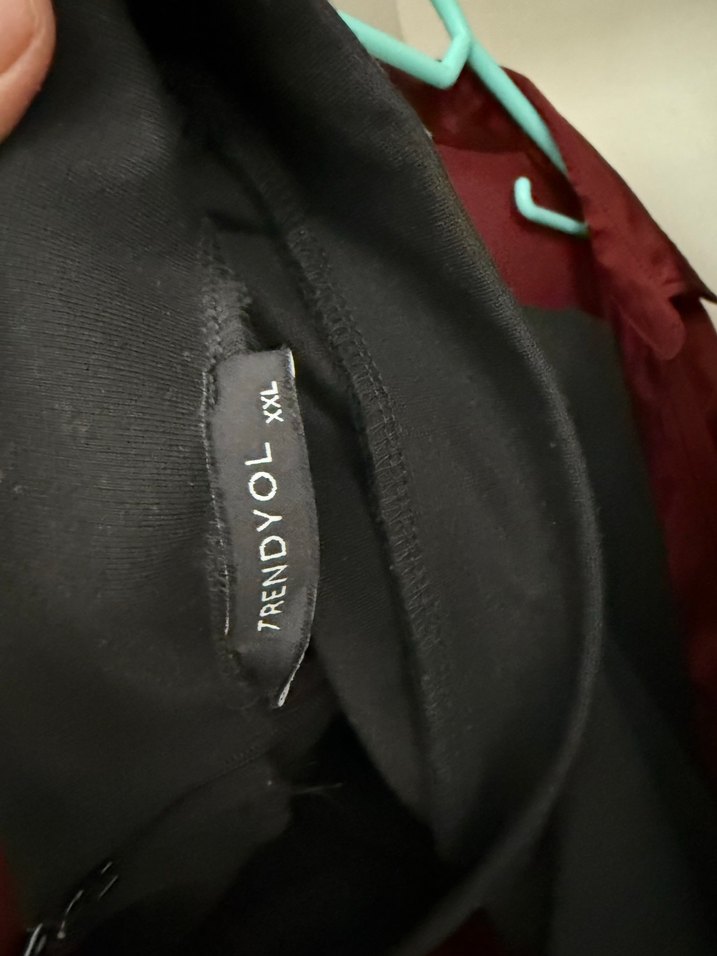 Siyah Diz Üstü Yırtmaçlı Mini Etek - Görsel 4