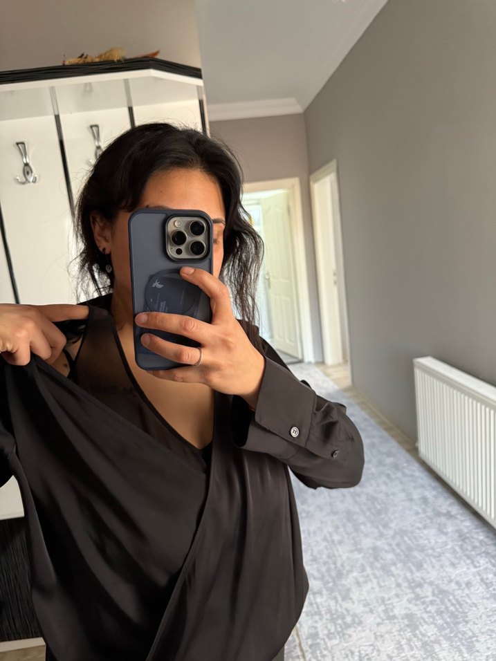 Siyah V Yaka Uzun Kollu Ofis Bluzu - Görsel 2