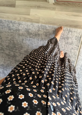 Düğmeli Siyah Papatyalı Midi Elbise - Görsel 3