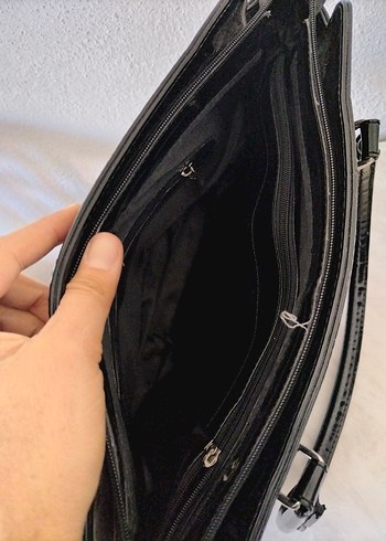 Parlak Siyah Deri Kadın Çanta - Görsel 5