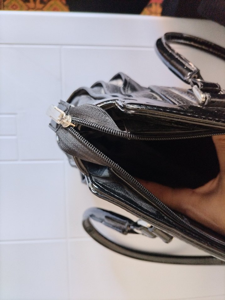 Parlak Siyah Deri Kadın Çanta - Görsel 4