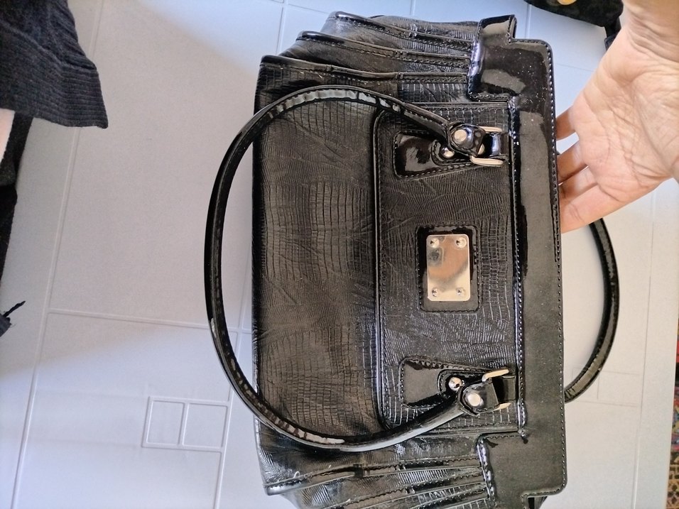 Parlak Siyah Deri Kadın Çanta - Görsel 3