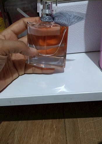 Kadın Parfümü Şık Cam Şişede - Görsel 2