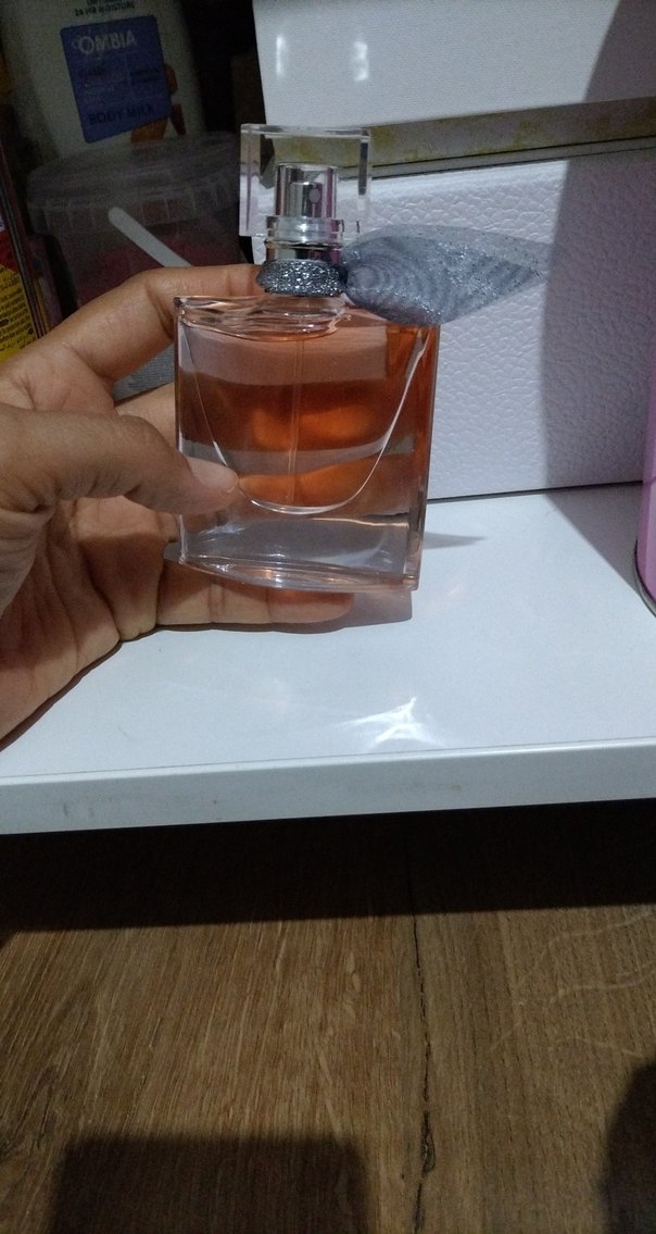 Kadın Parfümü Şık Cam Şişede - Görsel 2