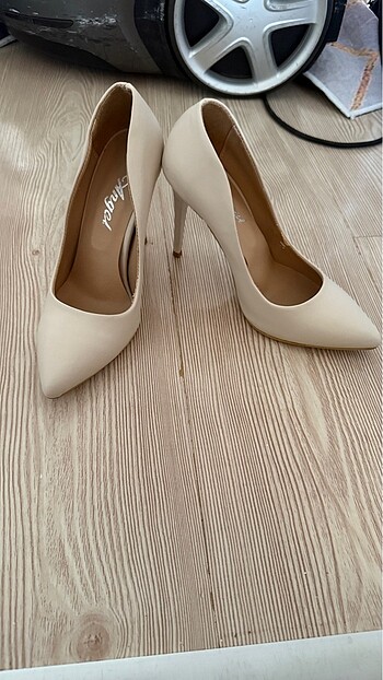 36 no krem renk stiletto