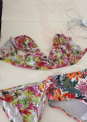 38 Beden çeşitli Renk Çiçek Desenli Renkli Bohem Bikini Takımı