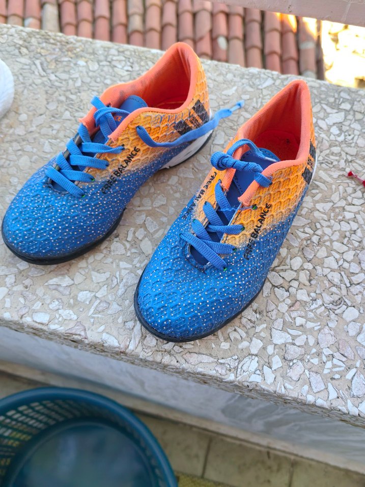 Renkli Yılan Desenli Erkek Futbol Ayakkabısı - Görsel 2