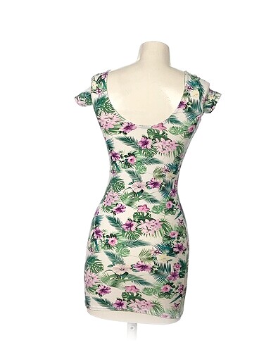 m Beden Bershka Mini Elbise %70 İndirimli.