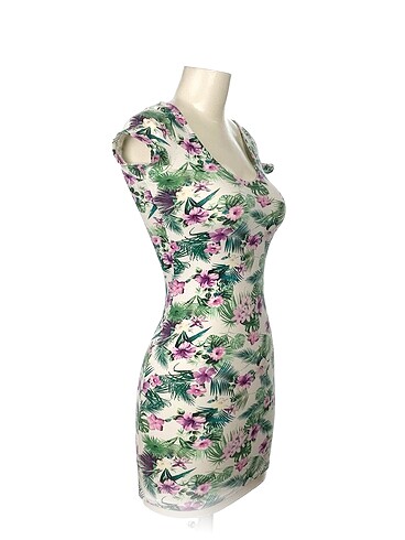 Bershka Bershka Mini Elbise %70 İndirimli.