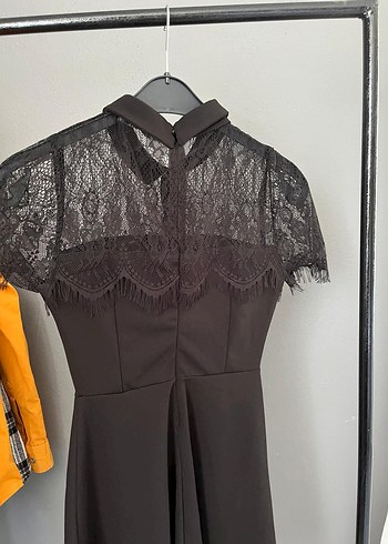 Diğer Dantel Detaylı Siyah Midi Elbise