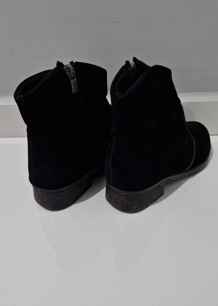 Siyah Bot - Görsel 3