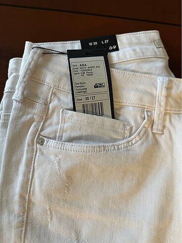 Mavi jeans ada model beyaz kot