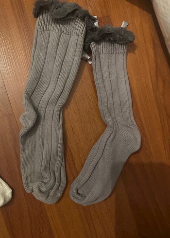 Fiyonklu Tüylü Kız Çorabı Seti - Görsel 3