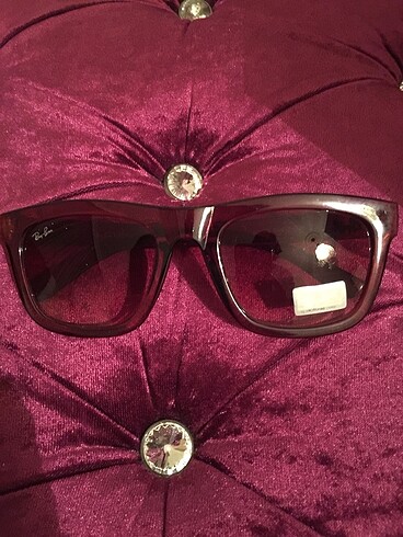 Ray-Ban güneş gözlüğü