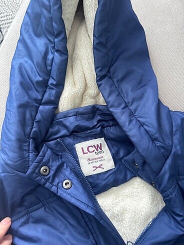 LC Waikiki Kapüşonlu İçi Peluş Şişme Yelek