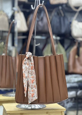Beden siyah Renk fularlı model,içi süet kaliteli yüzey