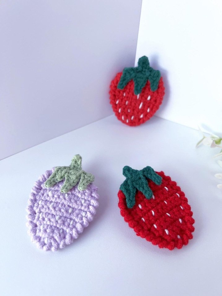 Nakışlı Kırmızı Örgü Çilek Saç Tokası - Görsel 2