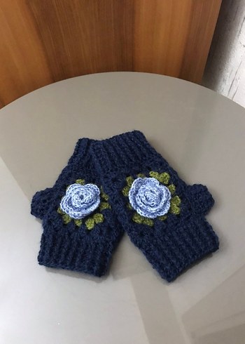 Siyah Örgü Kadın Eldiveni Gül Detaylı - Görsel 3