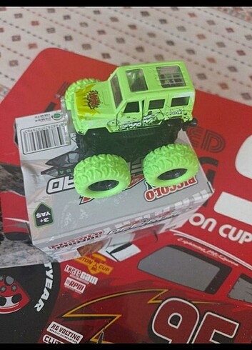Oyuncak jeep