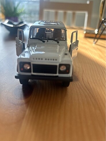  Land Rover Defender maket araba