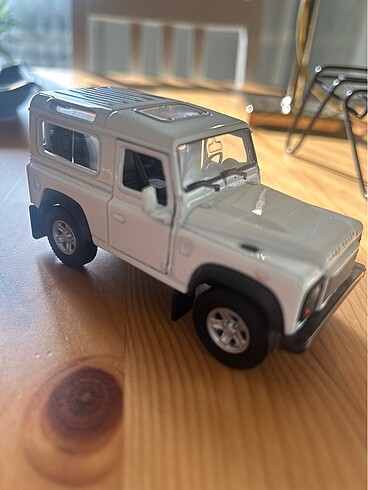  Beden Land Rover Defender maket araba