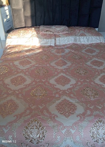 Nakışlı Pastel Pembe Yatak Örtüsü - Görsel 6
