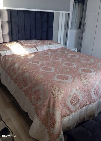 Nakışlı Pastel Pembe Yatak Örtüsü - Görsel 3