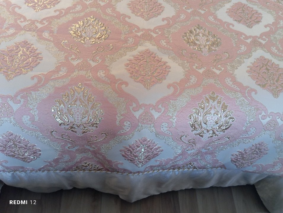 Nakışlı Pastel Pembe Yatak Örtüsü - Görsel 2