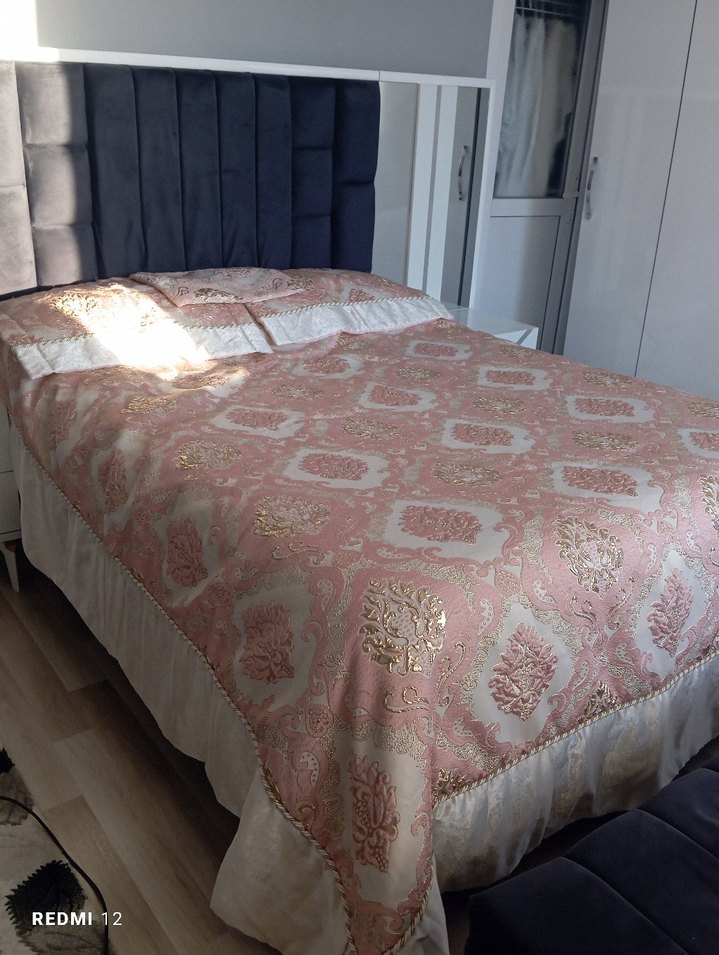 Nakışlı Pastel Pembe Yatak Örtüsü - Görsel 3