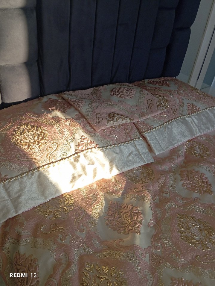 Nakışlı Pastel Pembe Yatak Örtüsü - Görsel 5