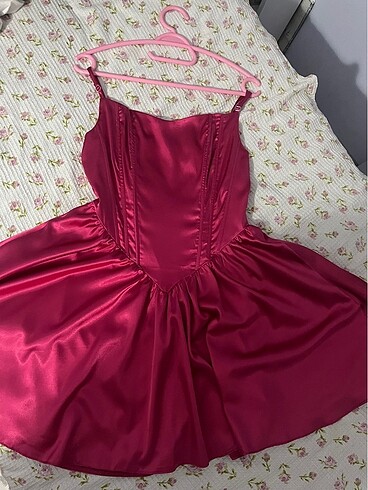 Sheinside Saten elbise