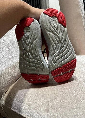 under armour kırmızı ayakkabı 35 buçuk numara 