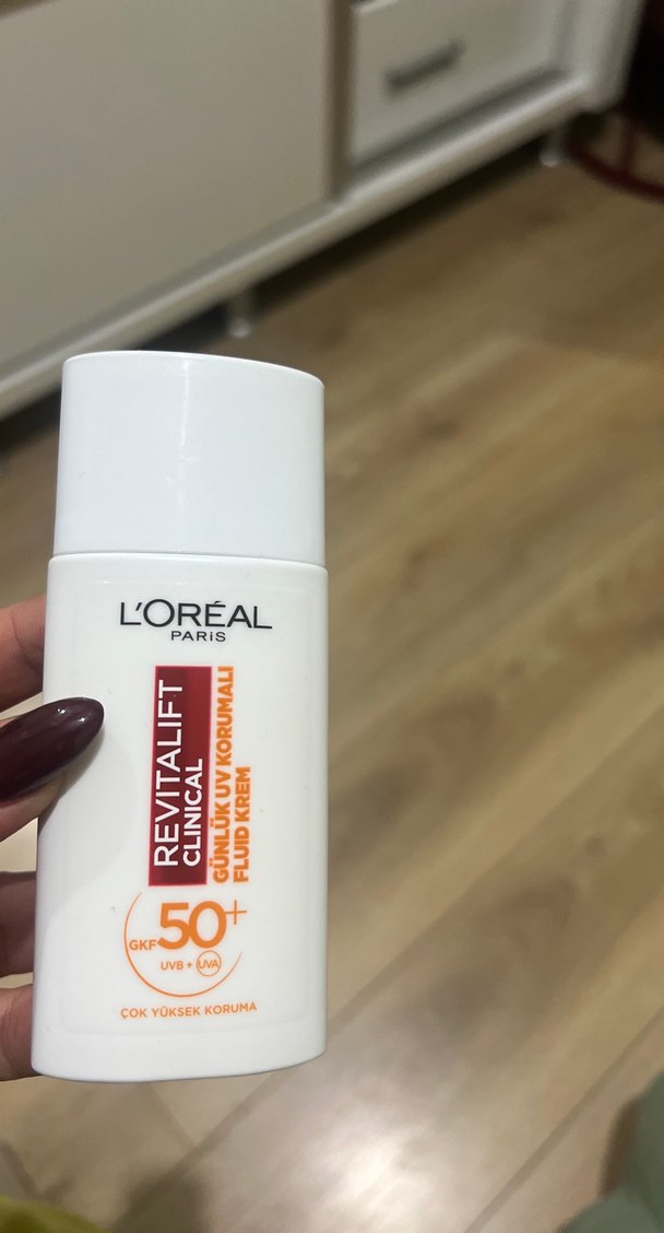L'Oréal Revitalift Clinical SPF 50+ Güneş Koruyucu Krem - Görsel 3