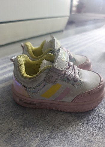 Kız Çocuk Pembe Bağcıklı  Ayakkabı az giyilmiş temiz ışıklı - Görsel 2