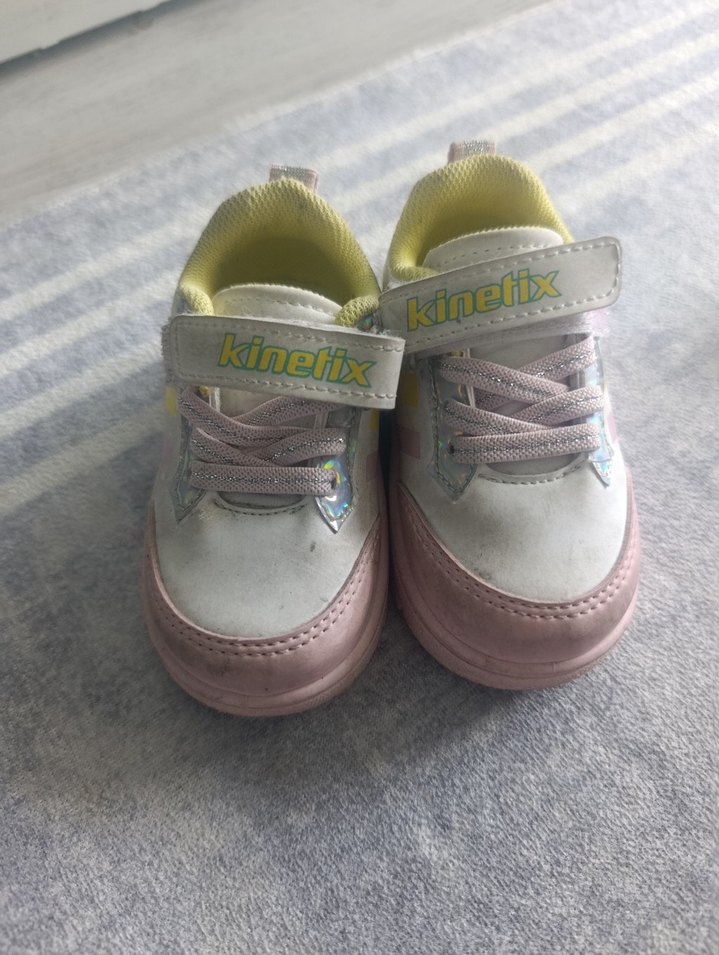 Kız Çocuk Pembe Bağcıklı  Ayakkabı az giyilmiş temiz ışıklı - Görsel 3