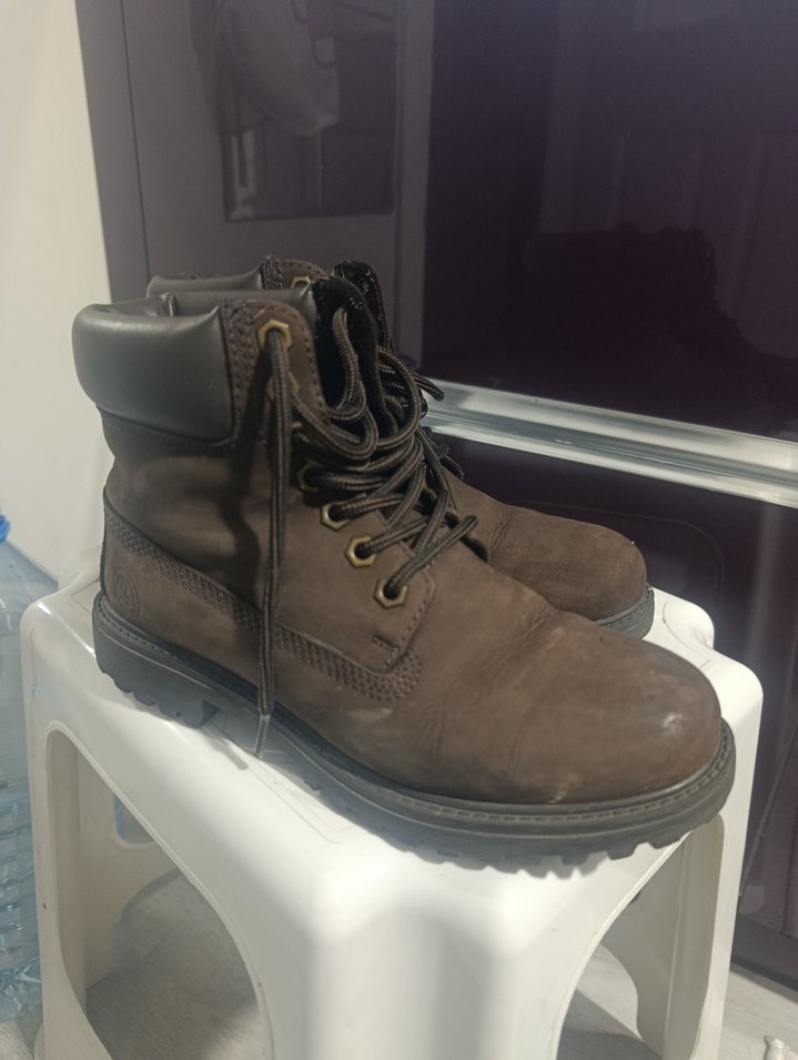 Kahverengi Süet Erkek Bot ayağı büyüdüğü için fazla giyemedi - Görsel 2