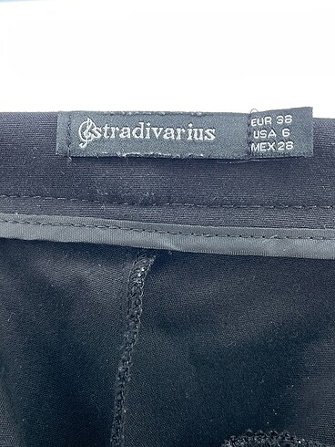 38 Beden siyah Renk Stradivarius Düz Kesim %70 İndirimli.