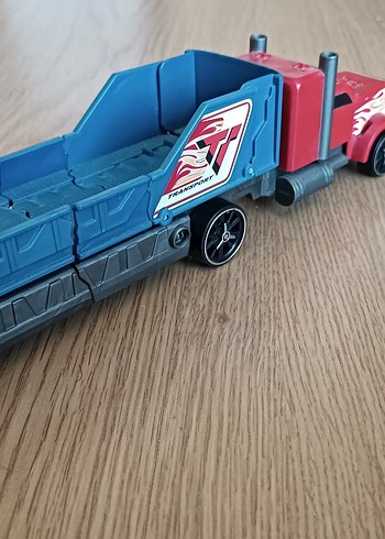 Hot wheels crashing big rig tır seti