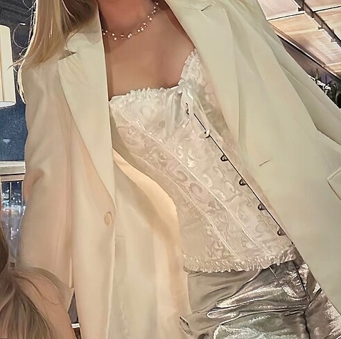 Tasarım beyaz korse